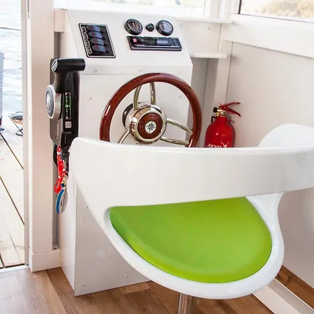 船上ホテル Hausboot Saturn *