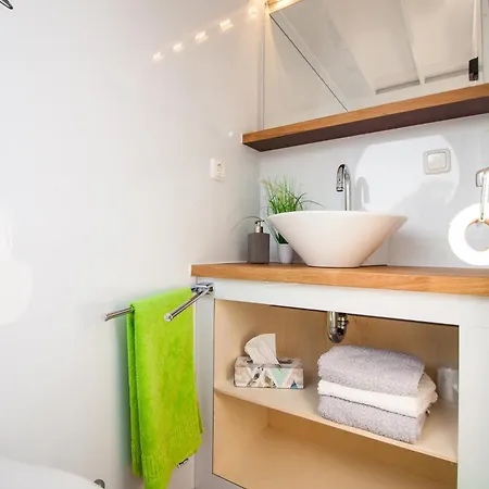 船上ホテル Hausboot Saturn シュヴェリーン