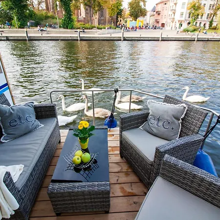 船上ホテル Hausboot Saturn *