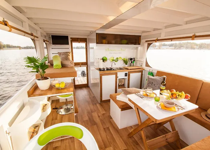 Hausboot Saturn * Schwerin (Mecklenburg-Vorpommern)